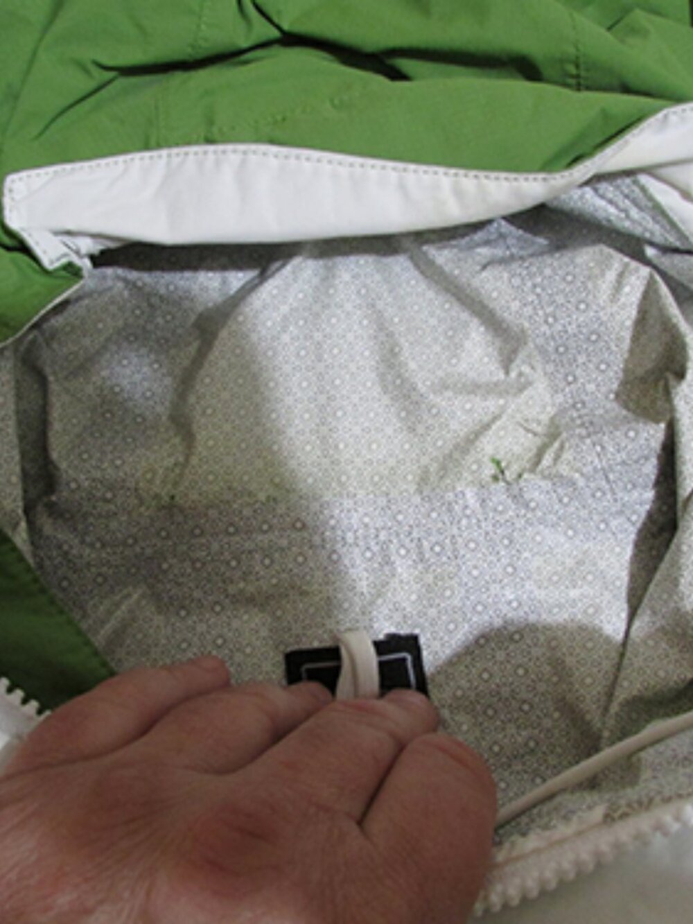 The North Face Women's Light Weight Rain Jacket HyVent DT - Size XL (H0119) - Picture 6 of 6